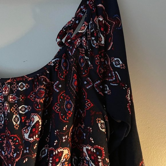 Mauricies Tunic - Women's Size 1 L  Floral Meets Geometric: A Fusion of Patterns - Picture 5 of 6